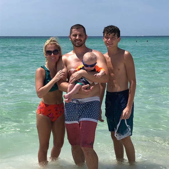 Meet your Posher, Ashley - Picture 2 of 5